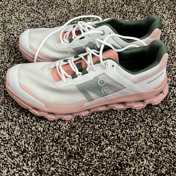 On Cloud Pink & Green Running Sneaker, like new - Picture 3 of 6